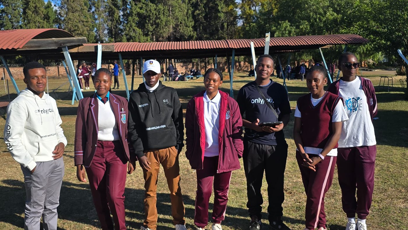 EBBA members and students on campus